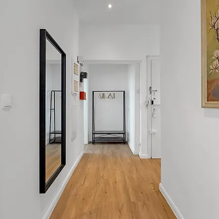 Design 2 Bedrooms Living And Balcony Apartment *