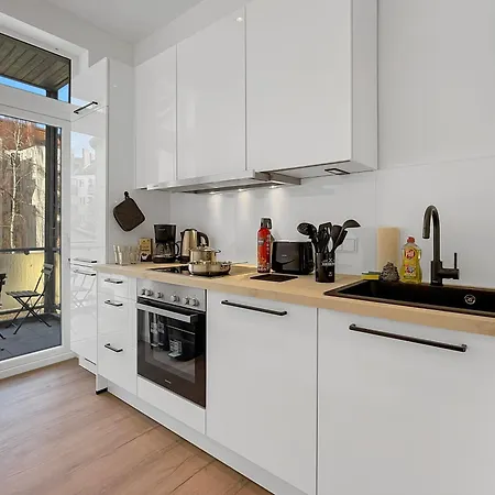 Design 2 Bedrooms Living And Balcony Apartment *