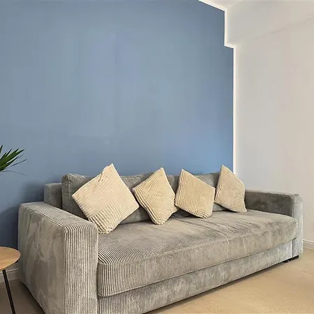 Design 2 Bedrooms Living And Balcony Apartment *