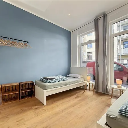 Design 2 Bedrooms Living And Balcony Apartment *
