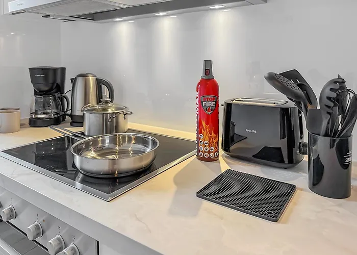 Design 2 Bedrooms Living And Balcony Appartamento Hannover
